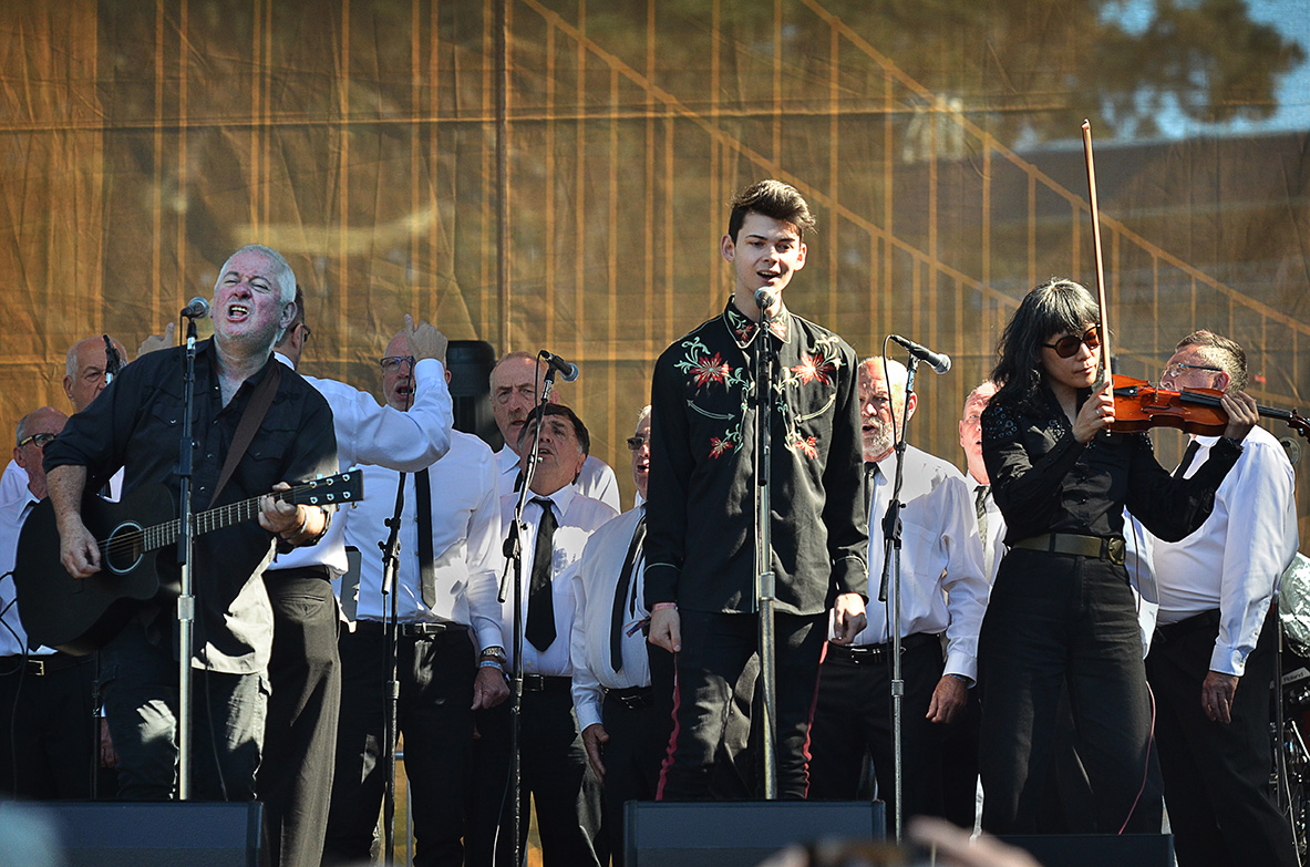 Jon Langford and the Skull Orchard Welsh Male Voice Choir