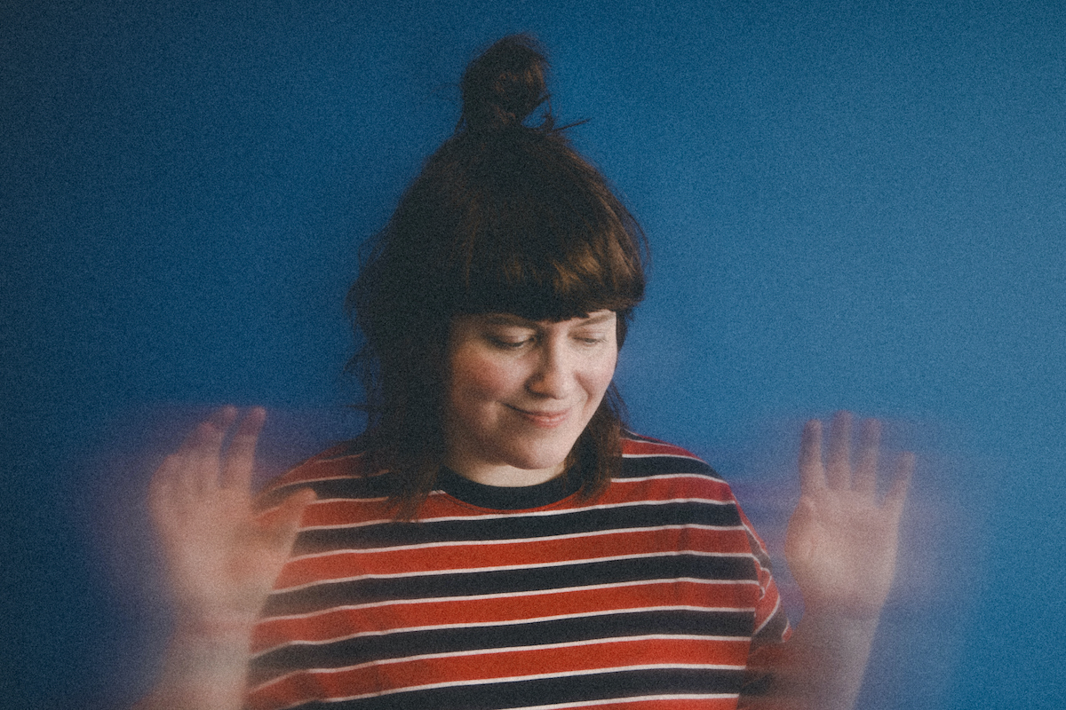 No Nail on The Middle Finger | TikTok, image size:1200x800