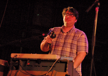 James McNew of Yo La Tengo @ Loews Theatre 9/29/06